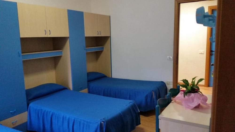Basic Double Room, 1 Bedroom, Accessible photo 2