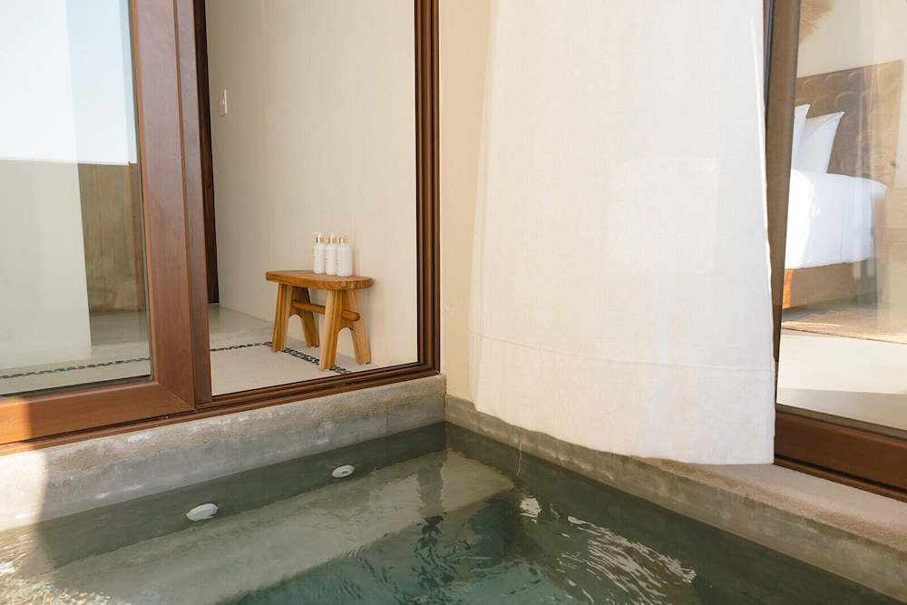 Luxury Studio, Private Pool, Ocean View photo 3