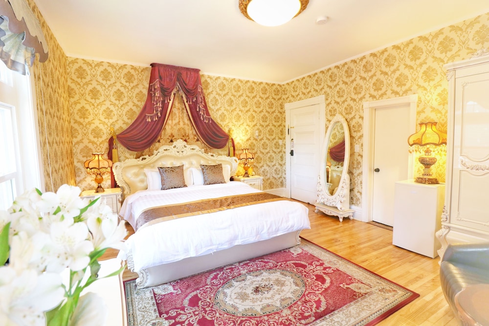 Premier Room, 1 King Bed, City View - Second Floor photo 1