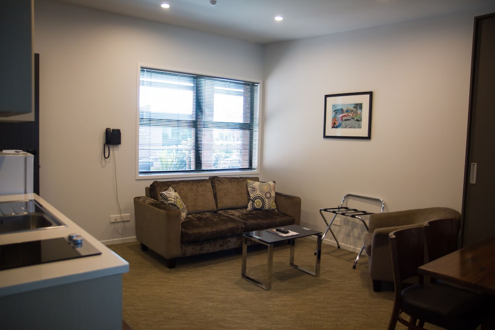 Standard Suite, 1 Bedroom, Non Smoking, Kitchenette (with Spa Bath) photo 3