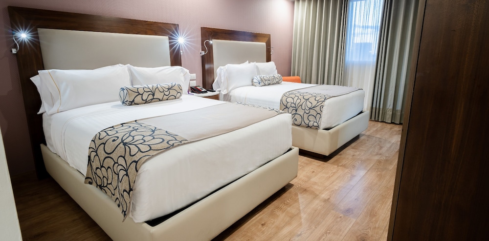 Standard Double Room, 2 Queen Beds photo 1