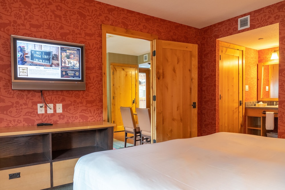 Superior Room, 1 King Bed, Balcony - Photo 5