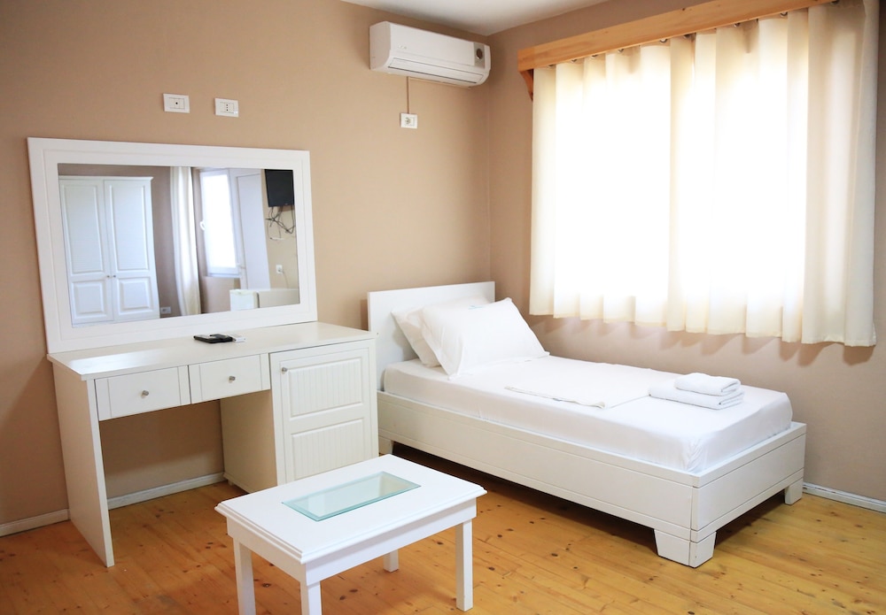 Standard Triple Room photo 3