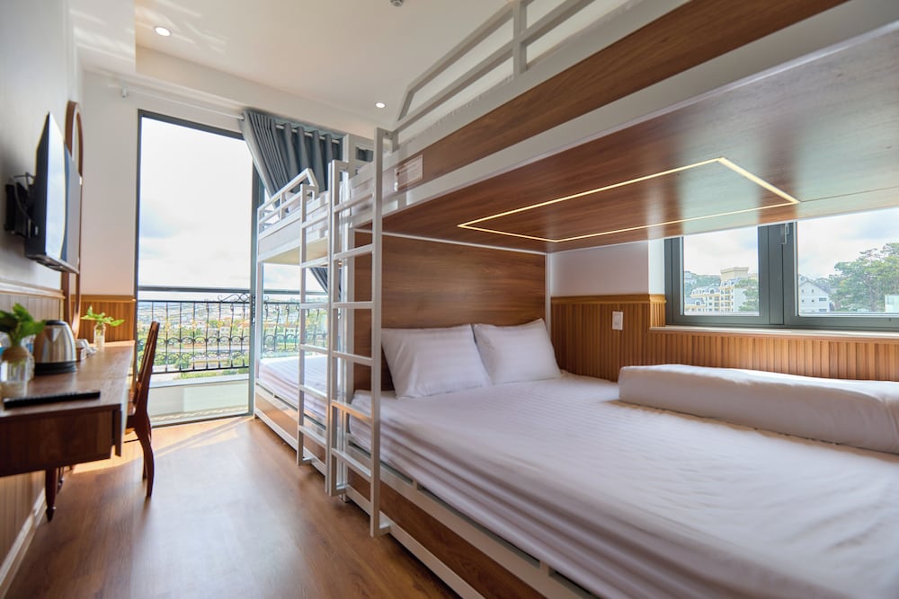 Family Room, Balcony, Mountain View