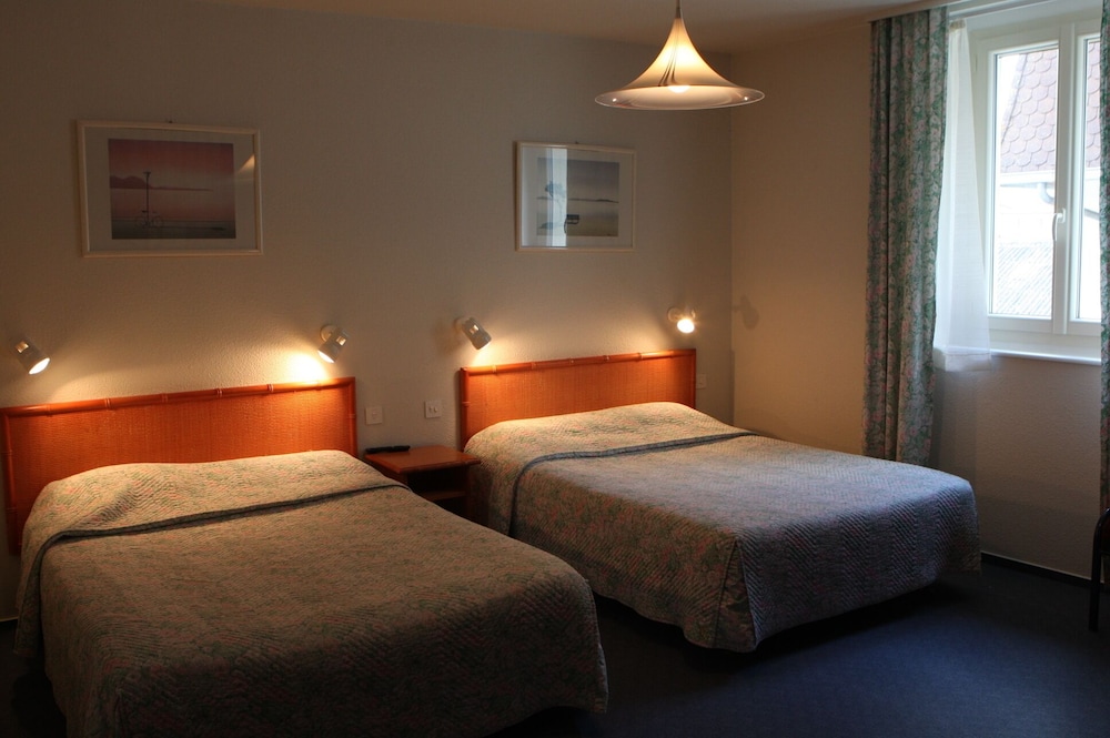 Standard Twin Room, Ensuite - Photo 1