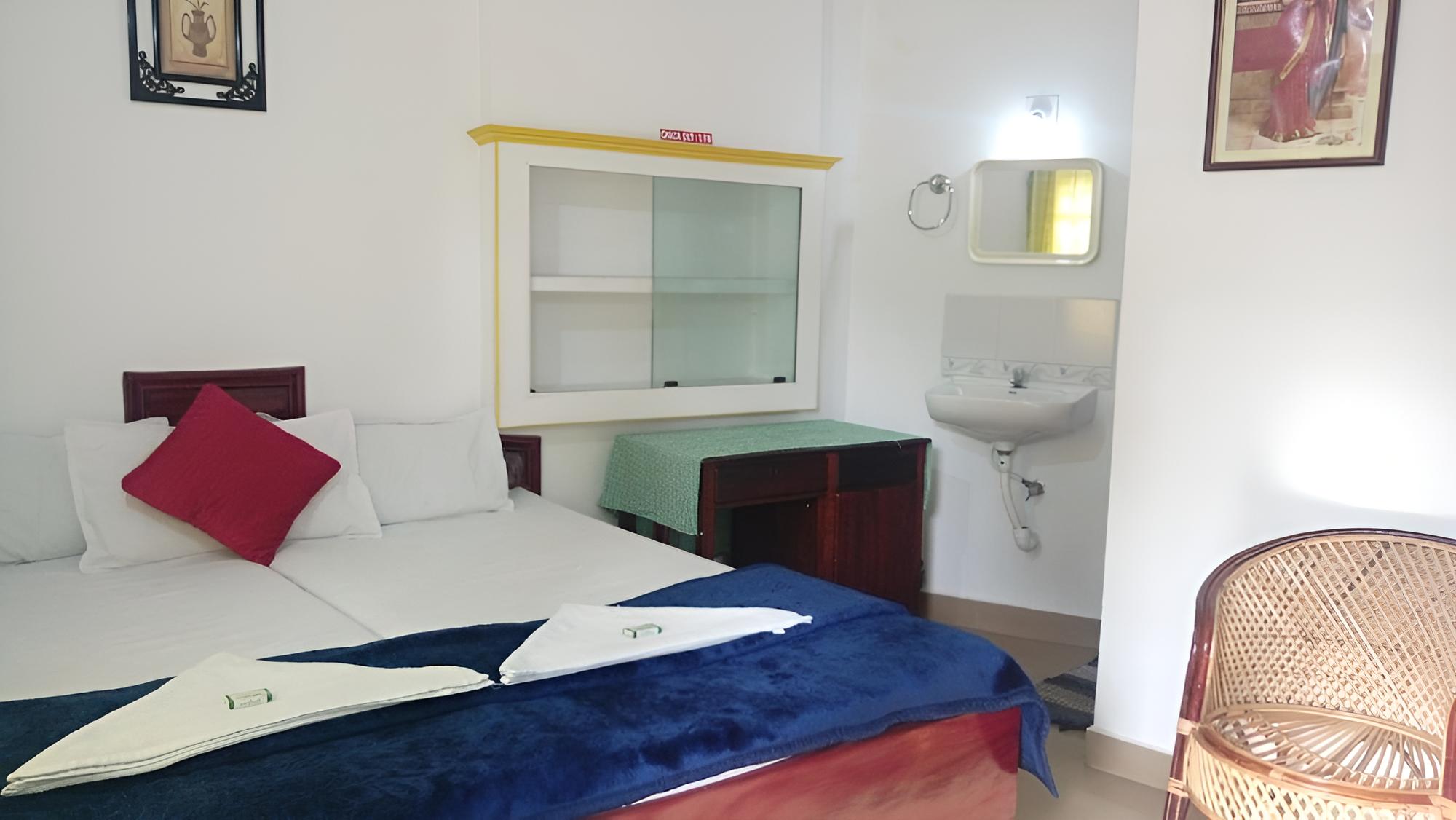 Basic Room (Non AC) - Photo 2
