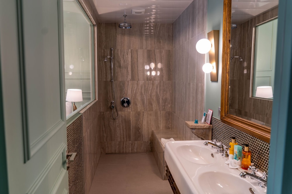 Deluxe Room, 1 Double Bed - Photo 18