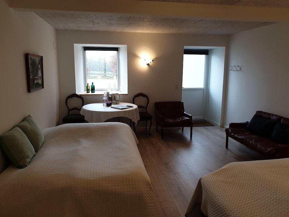 Deluxe Quadruple Room, Multiple Beds, Courtyard View photo 3