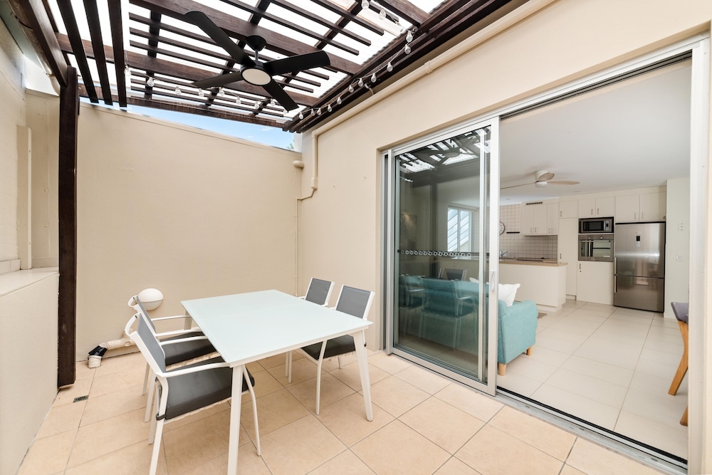 Apartment, 1 King Bed, Terrace photo 3