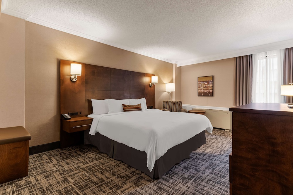 Deluxe Room, 1 King Bed, Non Smoking - Photo 3