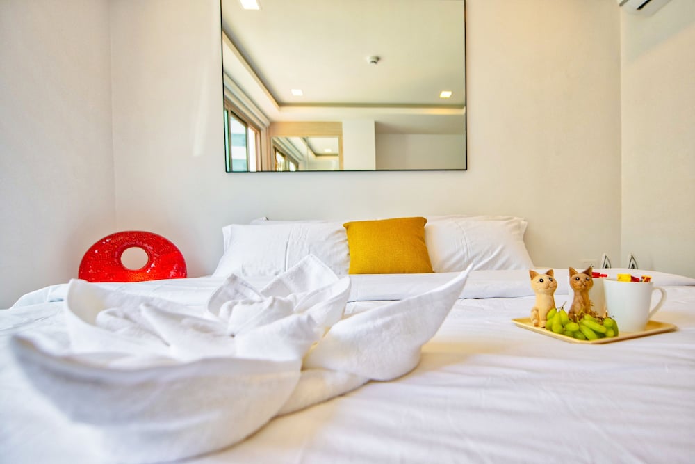 Suite, 2 Bedrooms, Pool View photo 2