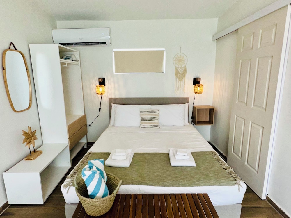 Deluxe Studio Suite, Private Pool, Pool View photo 3