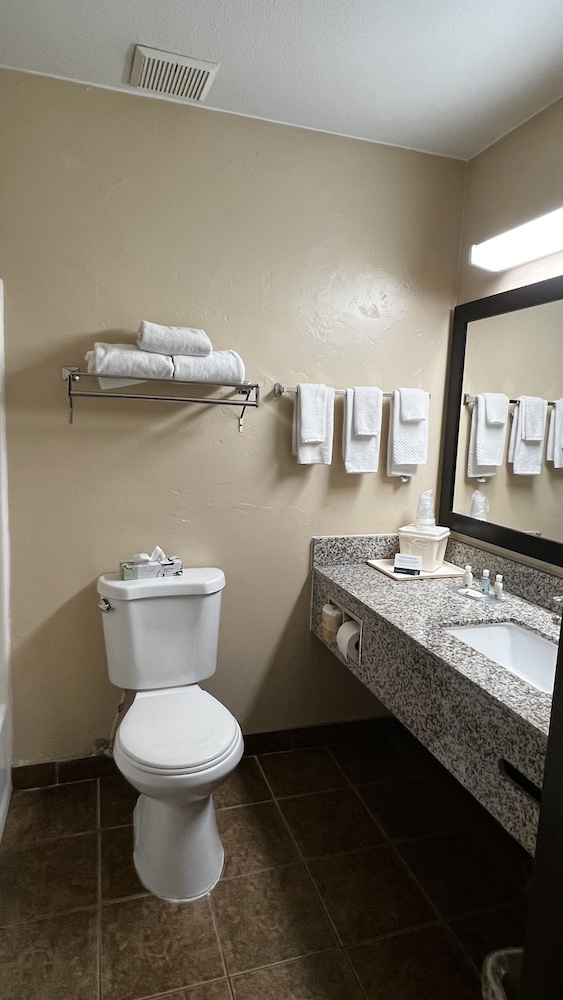 Standard Room, 2 Queen Beds, Non Smoking, Mountain View - Photo 2