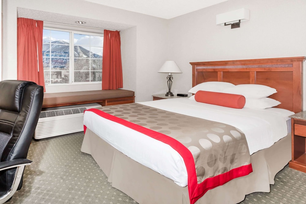Standard Room, 1 Queen Bed, Non Smoking - Photo 1