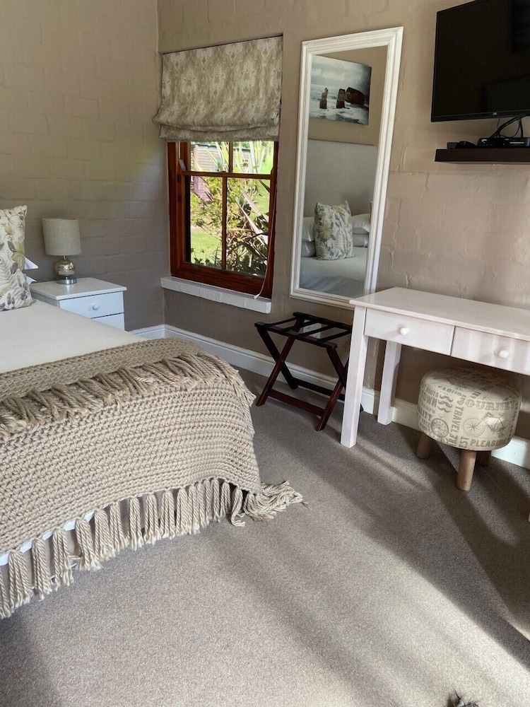 Suite, Poolside - Photo 7