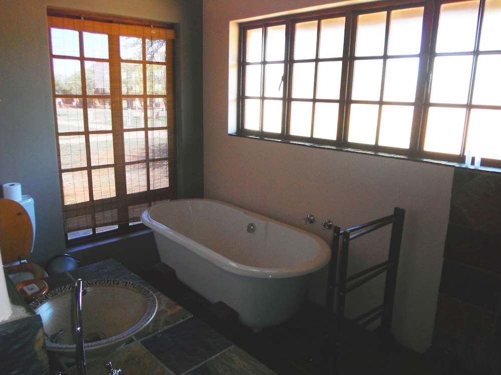Deluxe Chalet, 3 Bedrooms, Ensuite, Park View (6 Sleeper) photo 2