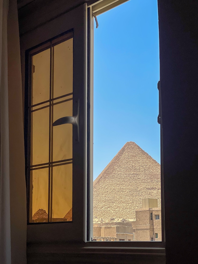 Junior Suite (Pyramids View)
