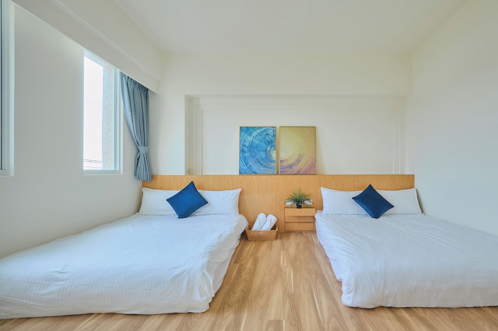 Comfort Quadruple Room, City View photo 2