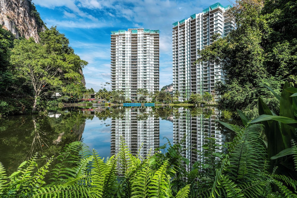 Deluxe Suite Lakeview thumbnail 6