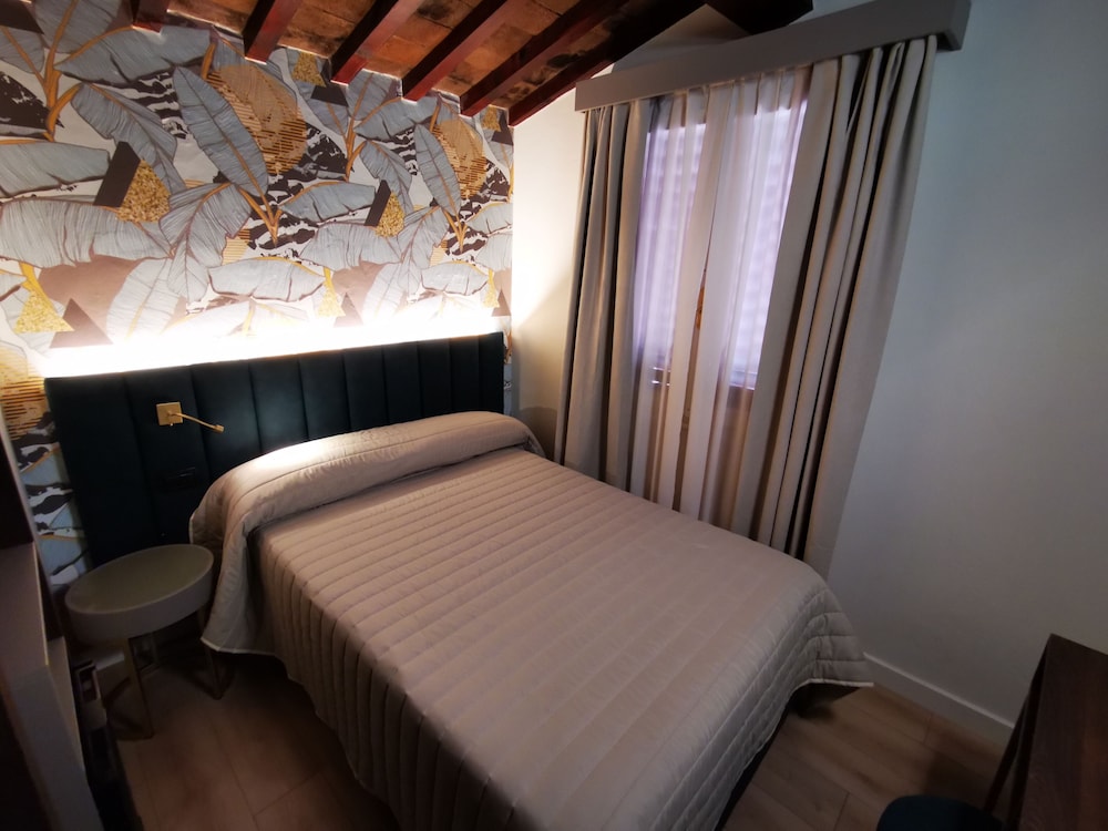 Economy Double Room, 1 Bedroom, Ensuite photo 1