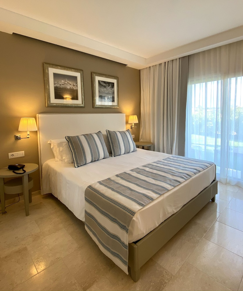 Superior Double or Twin Room, Balcony - Photo 2