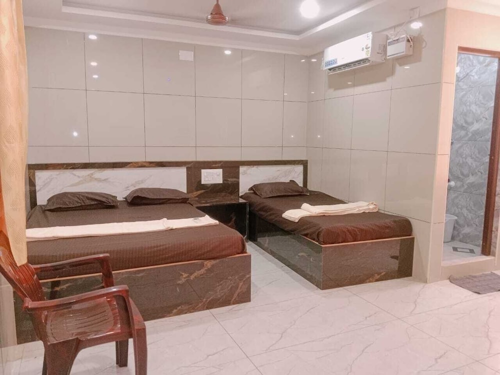 Deluxe Triple Room, City View photo 3