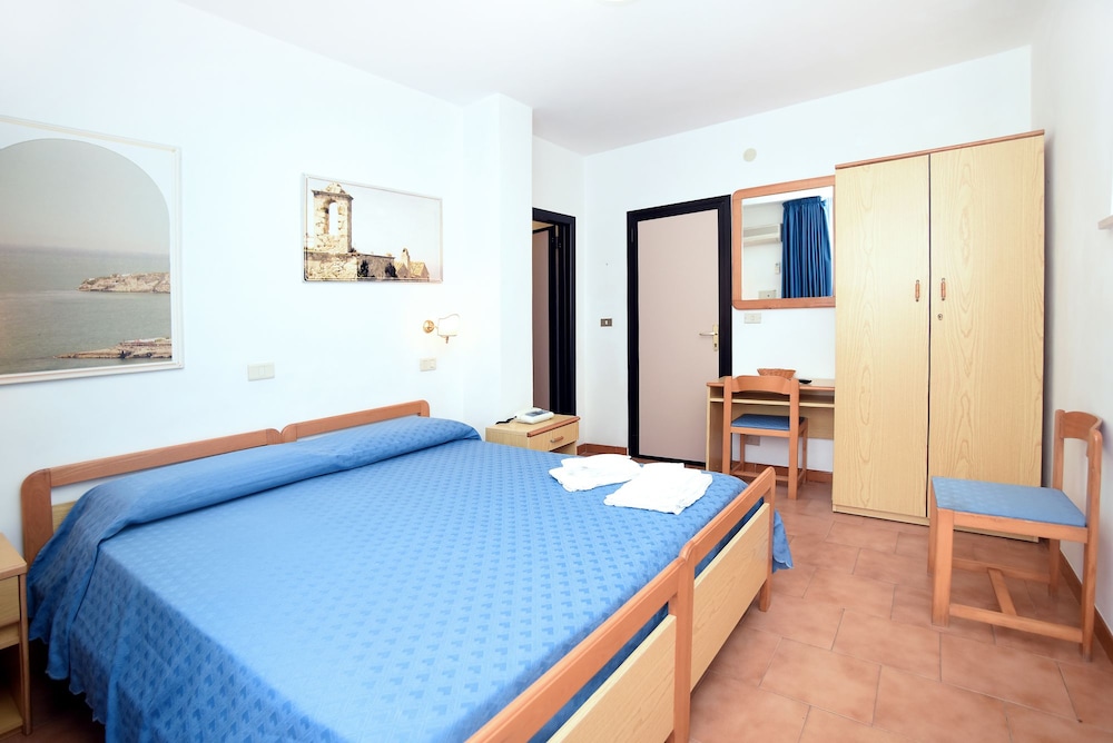 Standard Double Room, 1 Bedroom, Ensuite photo 1