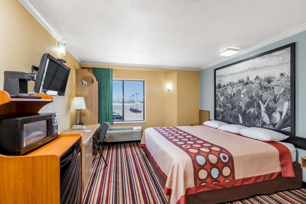 Room, 1 King Bed, Non Smoking - Photo 3