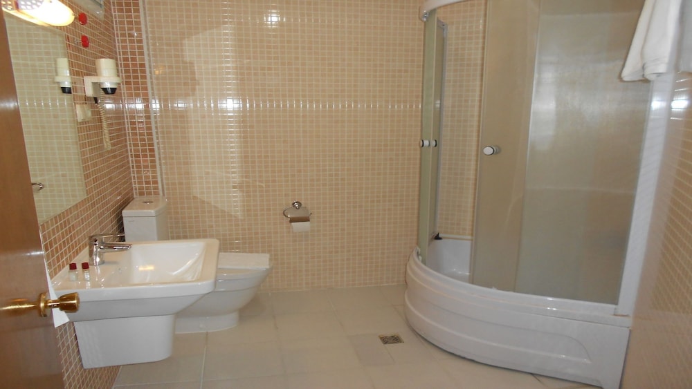 Standard Triple Room - Photo 3