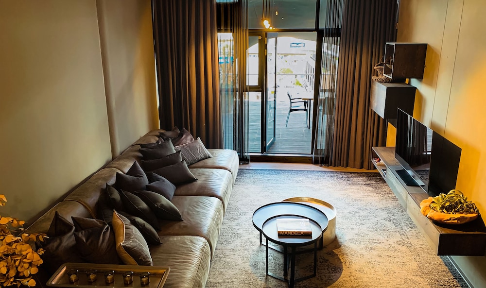 Comfort Apartment, 2 Bedrooms, Balcony, City View