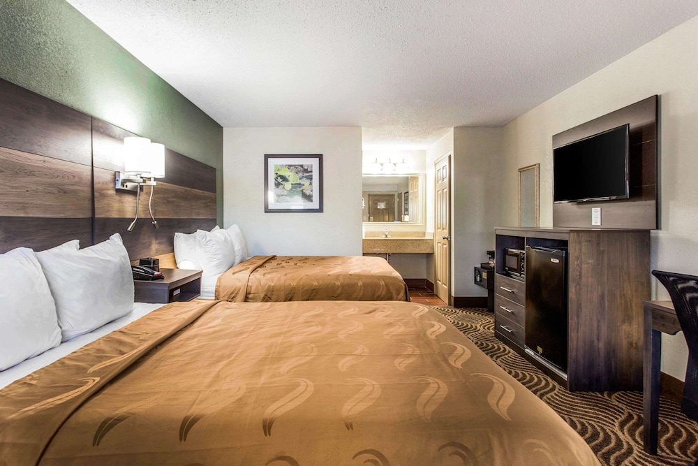 Standard Room, 2 Queen Beds, Non Smoking - Photo 4
