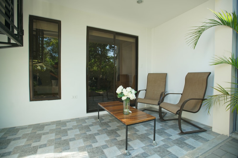 Deluxe Triple Room, Garden View photo 2
