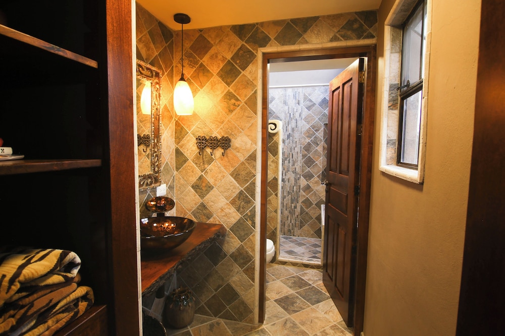Luxury Studio Suite, 1 Bedroom, Kitchenette photo 3