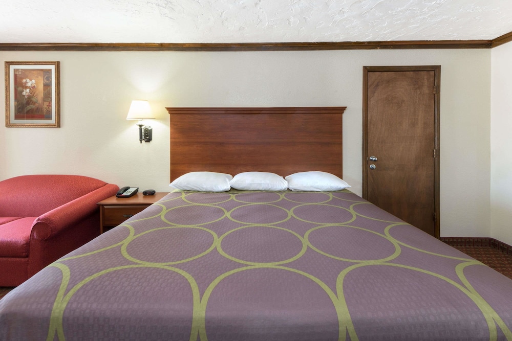 Room, Accessible photo 1