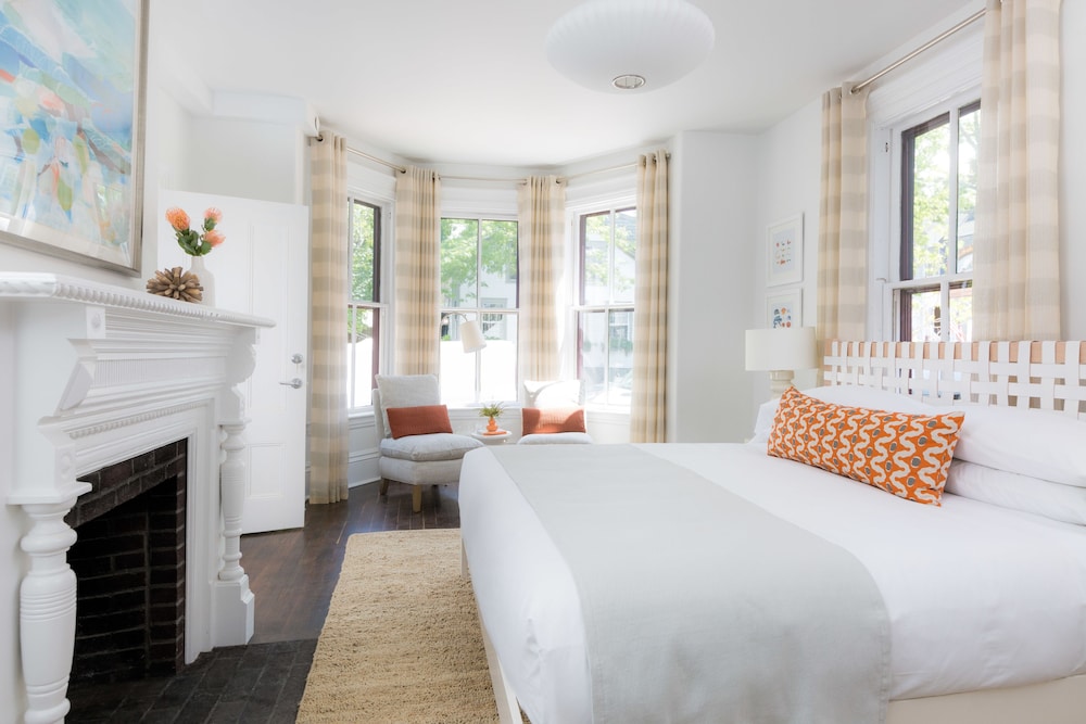 Deluxe Room, 1 King Bed Accessible