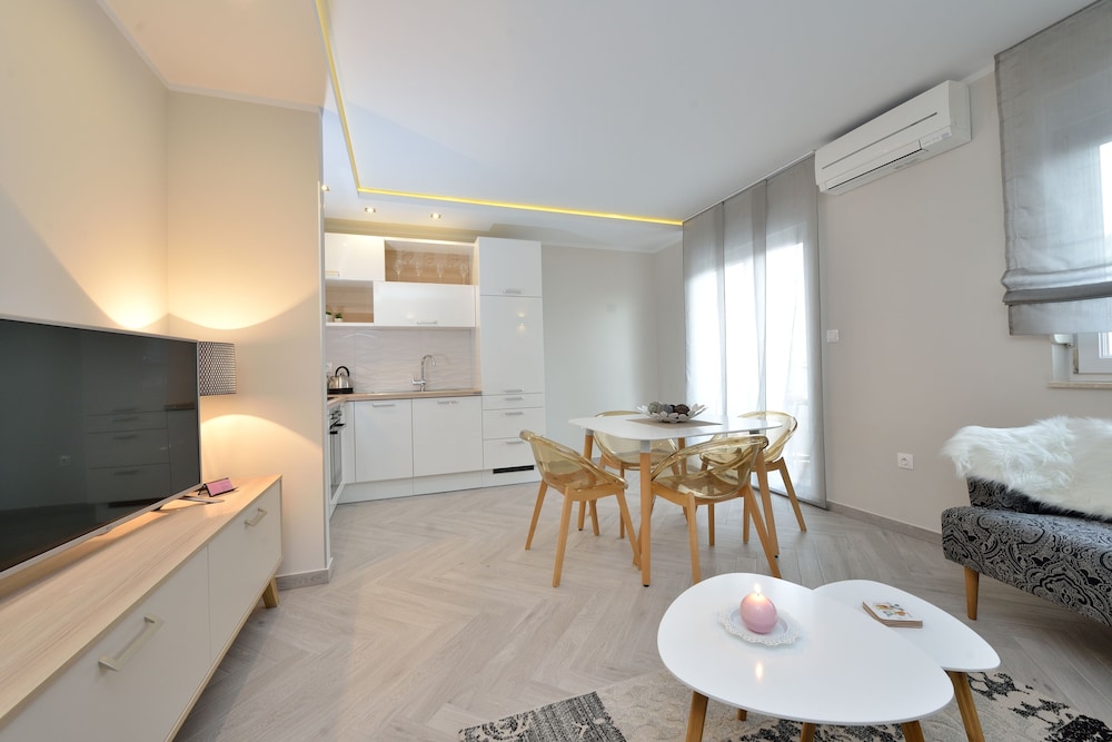 Superior Apartment, 1 Queen Bed with Sofa bed photo 2