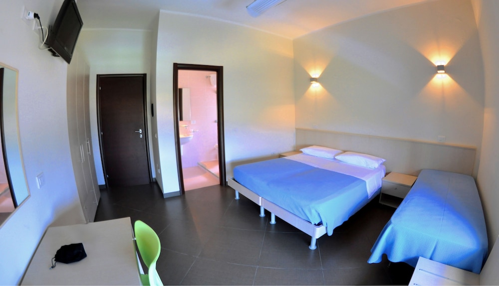 Triple Room, Balcony, Sea Facing photo 1