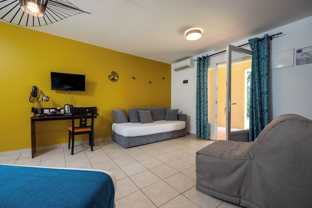 Family Quadruple Room - Photo 4