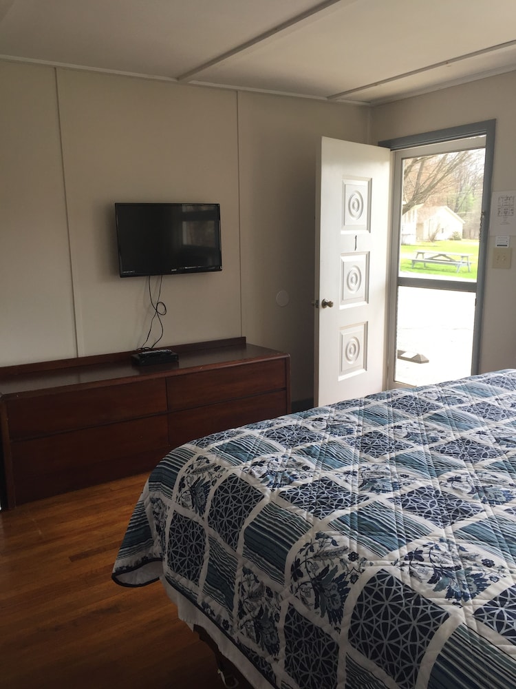 Standard Room, 1 King Bed photo 3