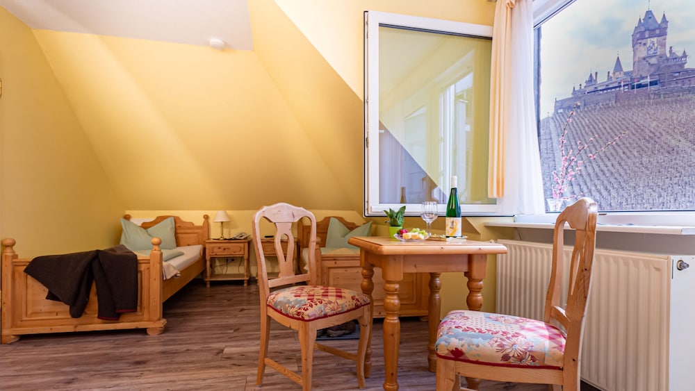 Panoramic Room, Multiple Beds, Balcony, Garden View photo 3