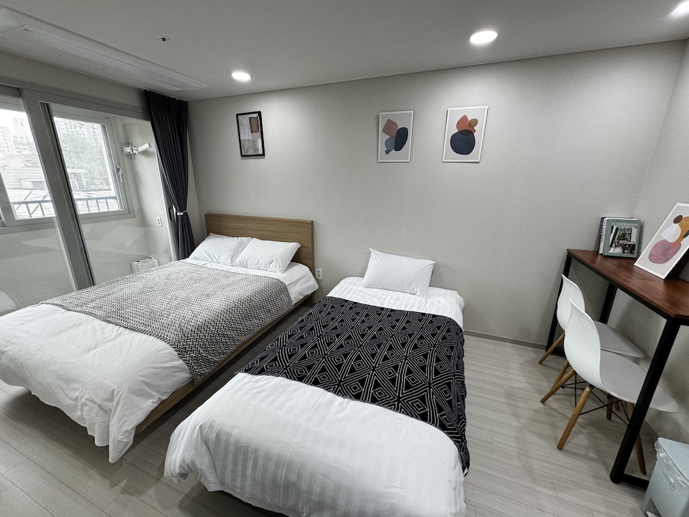 Standard Twin Room - Photo 6