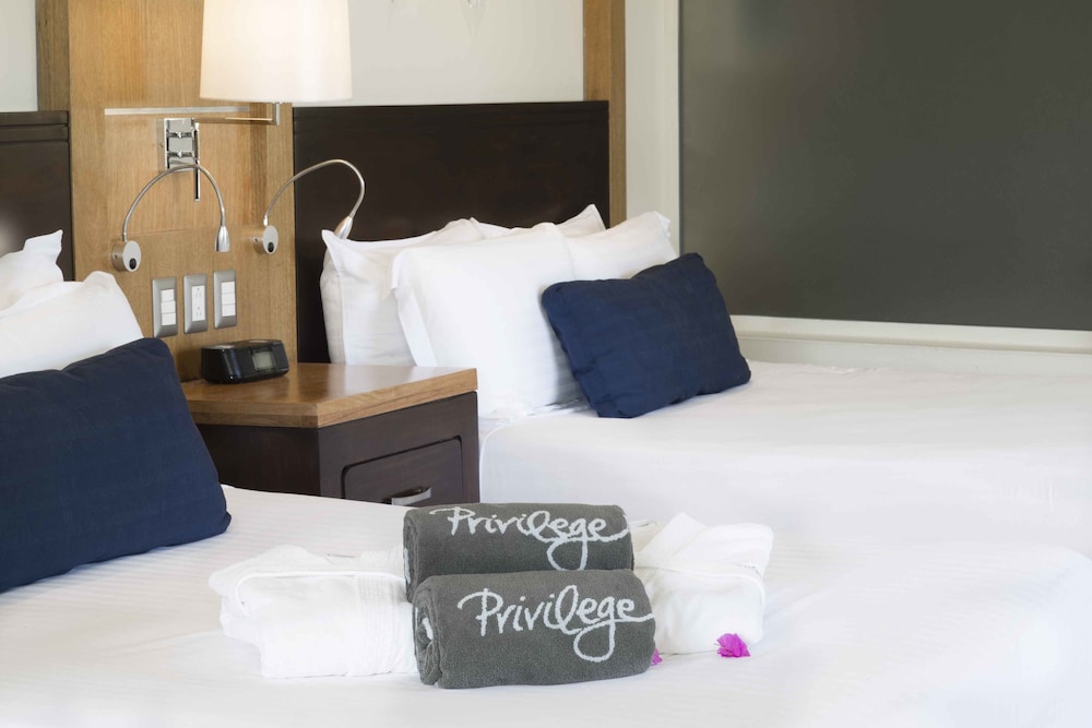 Junior Room, Pool View (Privilege) - Photo 1
