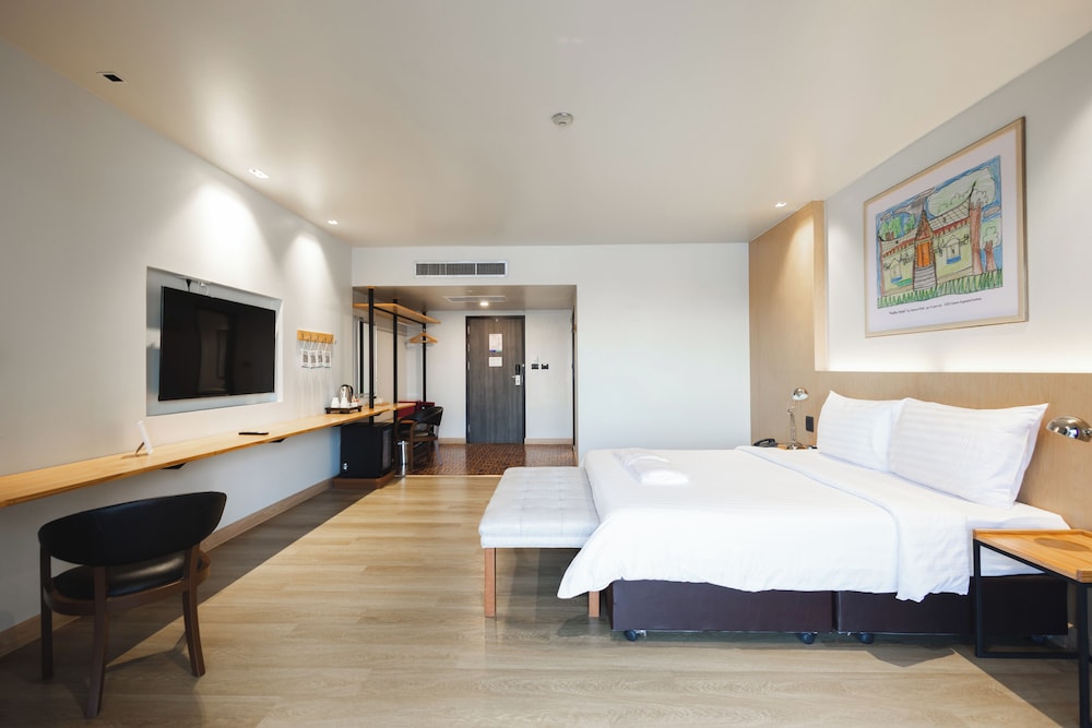 Premier Modern Room King bed (River View) photo 2
