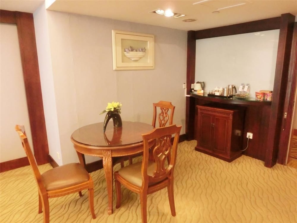 Commercial Suite photo 2