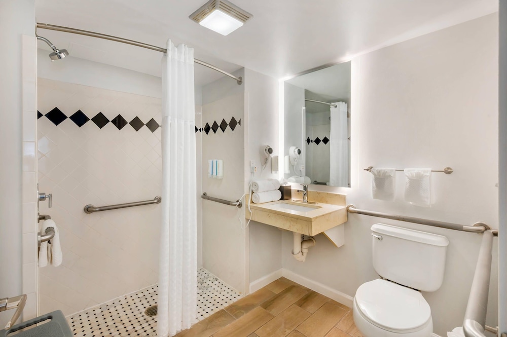 Suite, Multiple Beds, Accessible, Non Smoking - Photo 4