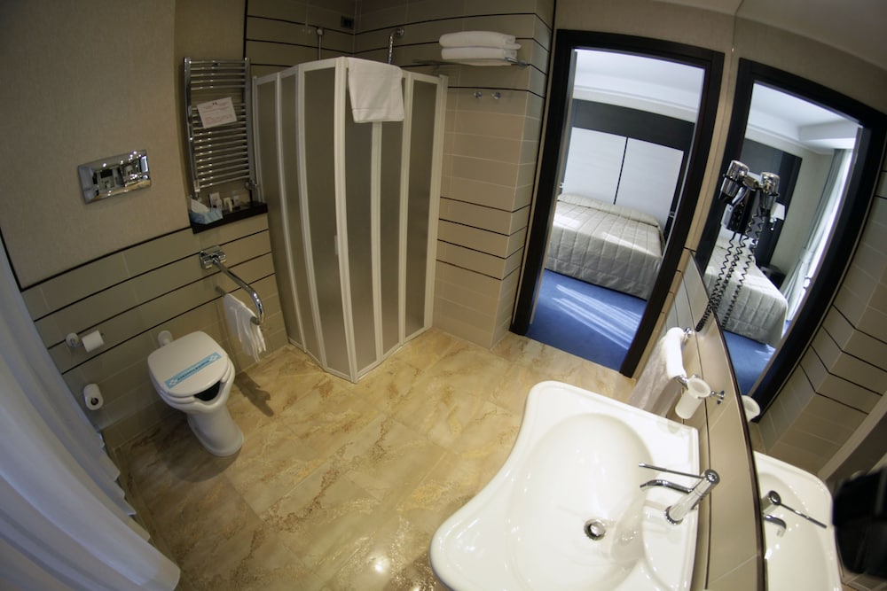 Double Or Twin Room - Photo 8