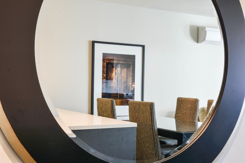 Grande Apartment with Balcony - Photo 3