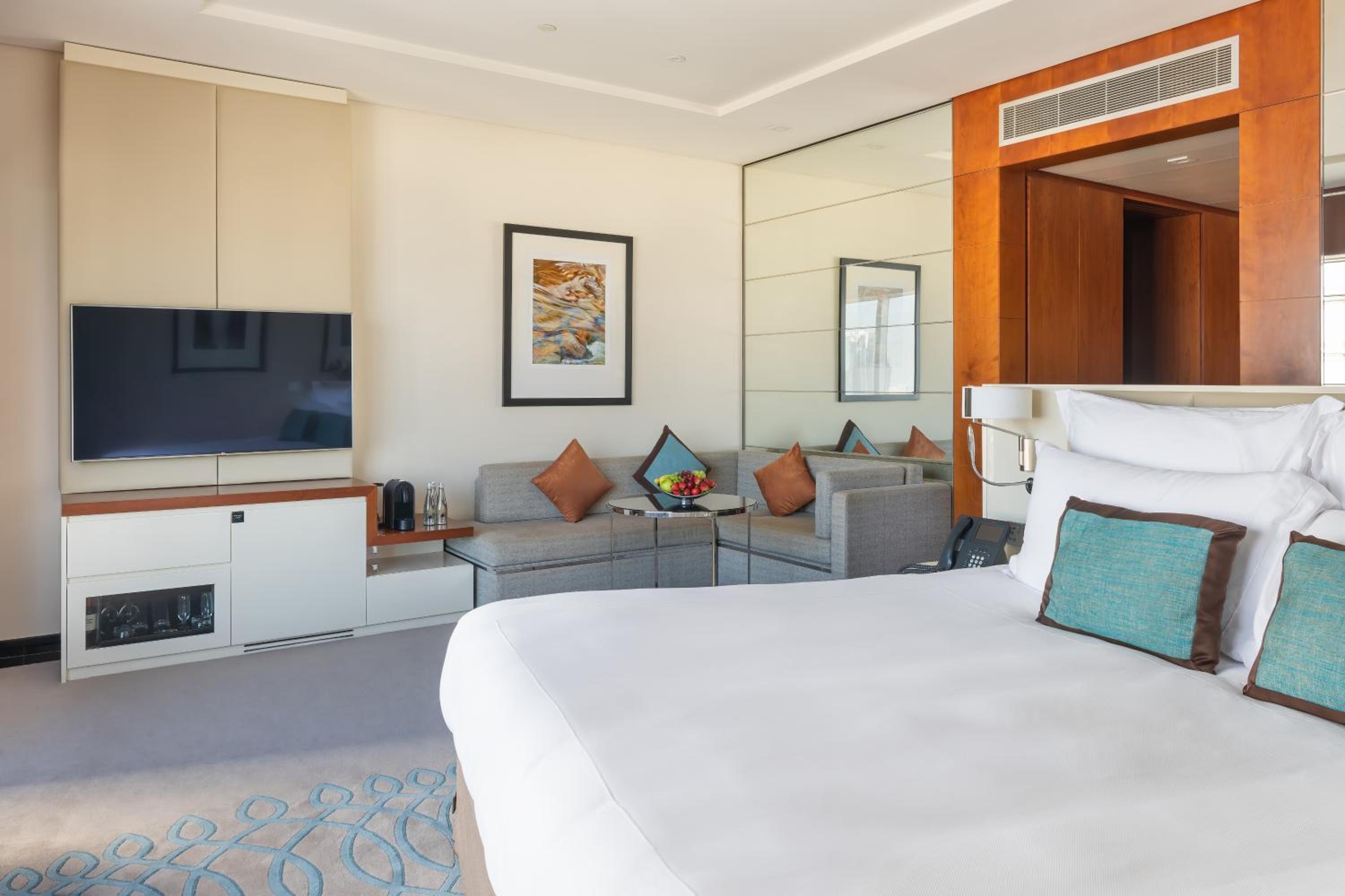 Club Room with Skyline Views, Direct Connectivity to Museum of The Future, Complimentary Breakfast, Signature Afternoon Tea, Evening Sundowners, Soft Refreshments and Canapes