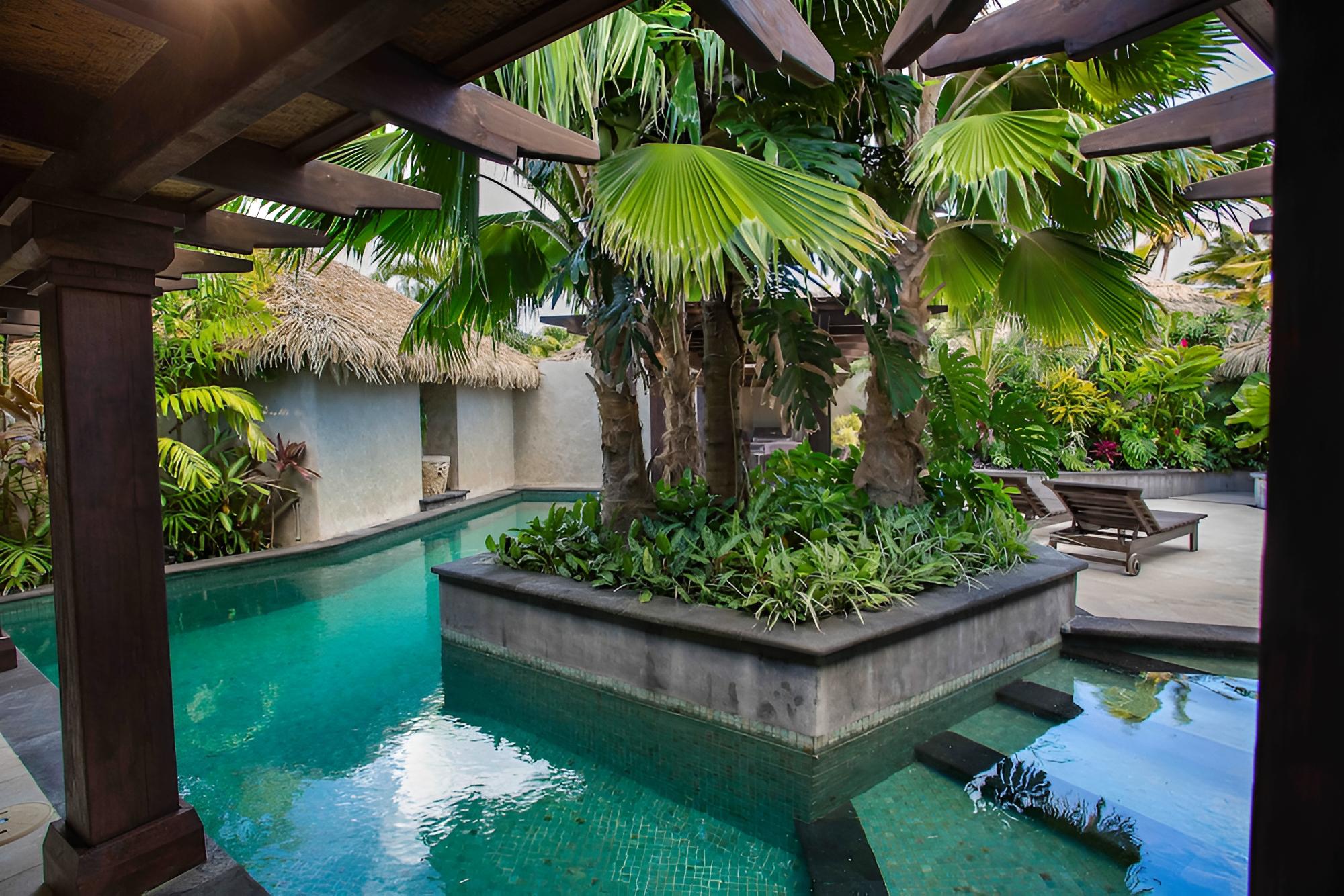 Presidential Beachfront Villa photo 2