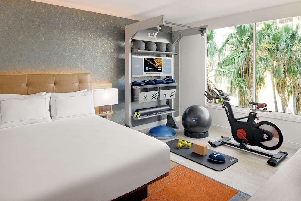 Room, 1 Queen Bed, Accessible (Roll-In Shower)